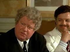 Две влюбленные лесбиянки страстно ласкают друг дружку