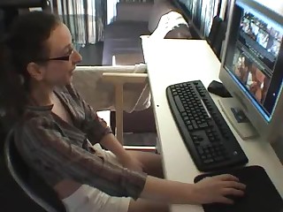 Неверная француженка трахается с любовником и болтает с мужем по телефону