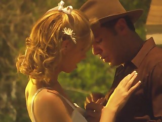 Молоденькая блондинка ловко соблазнила крутого ковбоя на ранчо